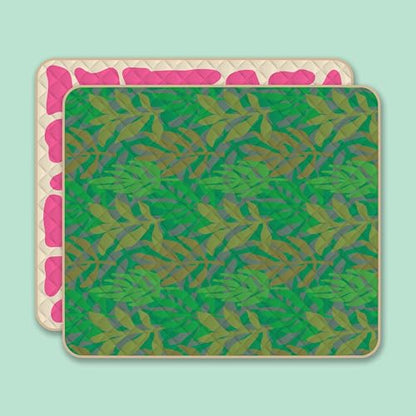 The Daisy Everywhere Blanket - Waterproof and Oeko TEX® Standard 100 - color: Green / Pink