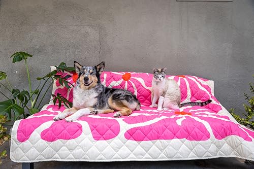 The Daisy Everywhere Blanket - Waterproof and Oeko TEX® Standard 100 - color: Green / Pink