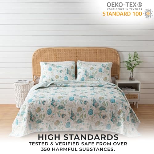 Great Bay Home Coastal Quilt Set - 2-Piece Twin/Twin XL Size Nautical Bedding Set - Lightweight, All-Season, Reversible Bedspread (Seashell) - color: Shells, size: Twin / Twin XL
